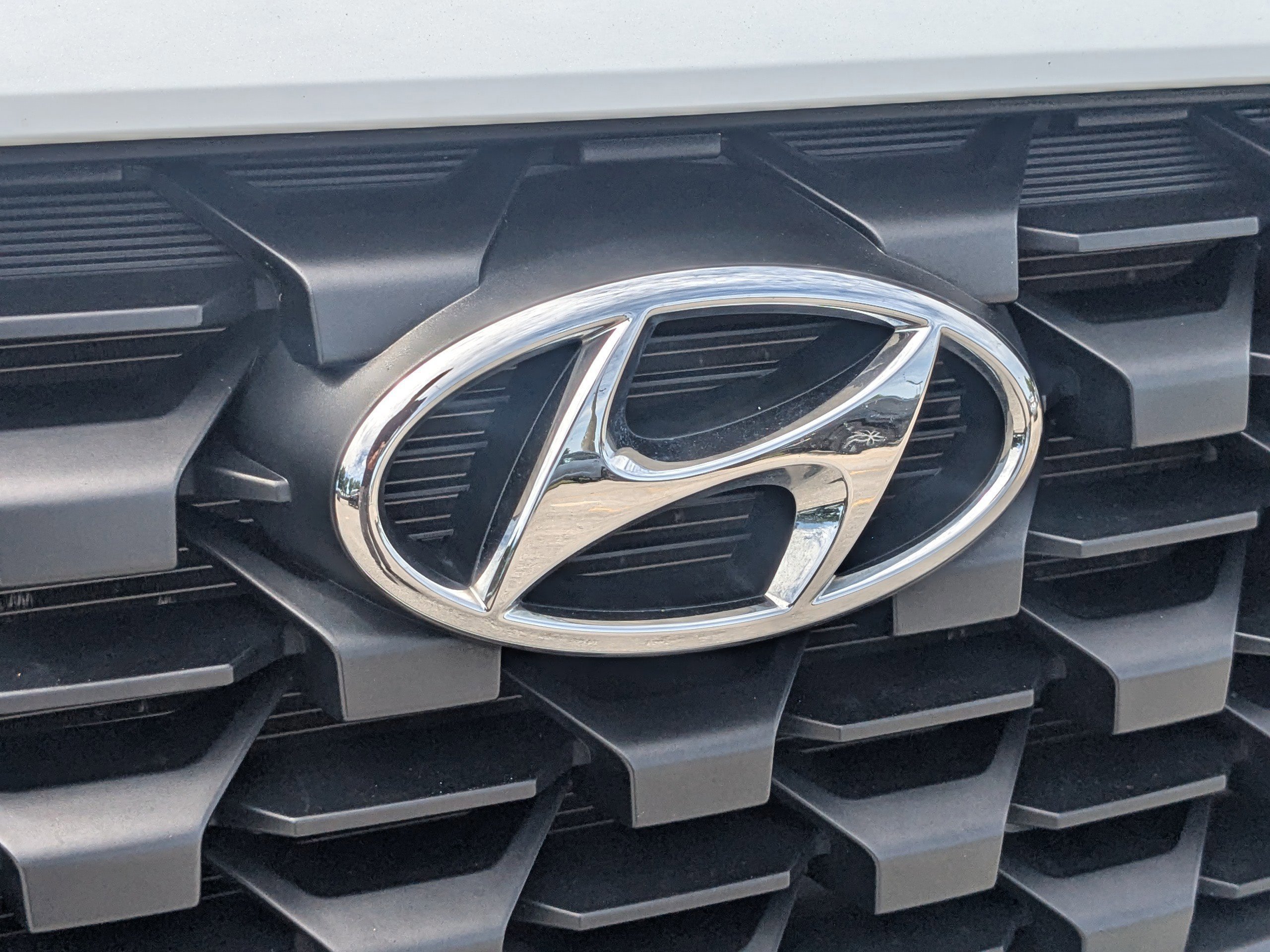 Used 2021 Quartz White Hyundai SE image 13