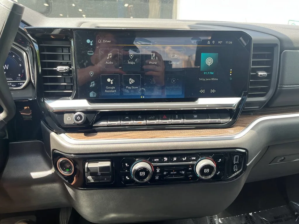 New 2025 Summit White Chevrolet LT (2FL) image 18