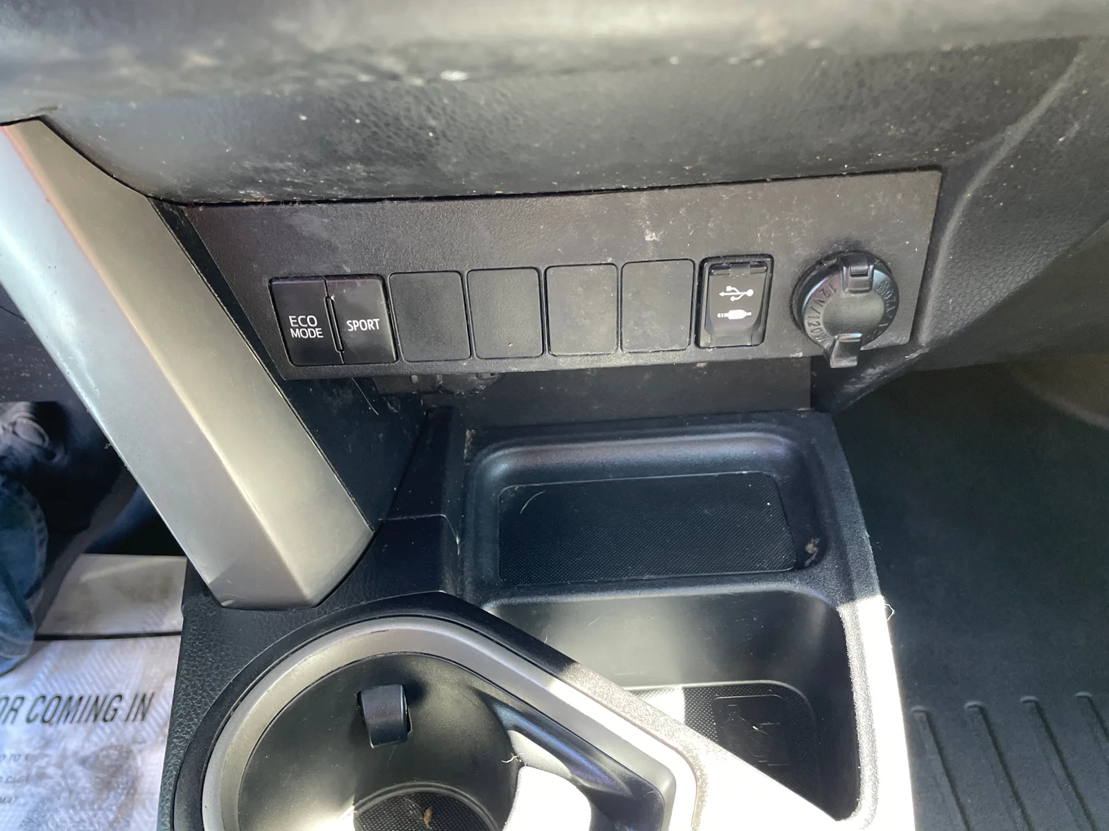 Used 2016 Silver Sky Metallic Toyota XLE image 19