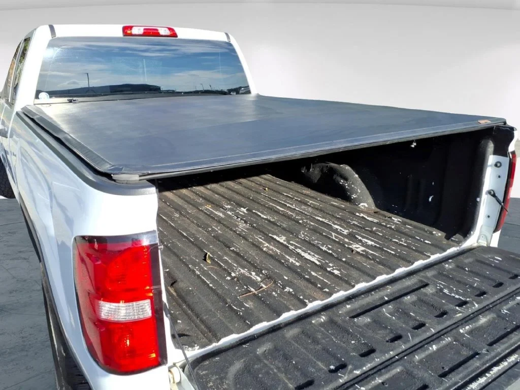 Used 2018 White GMC Base image 8