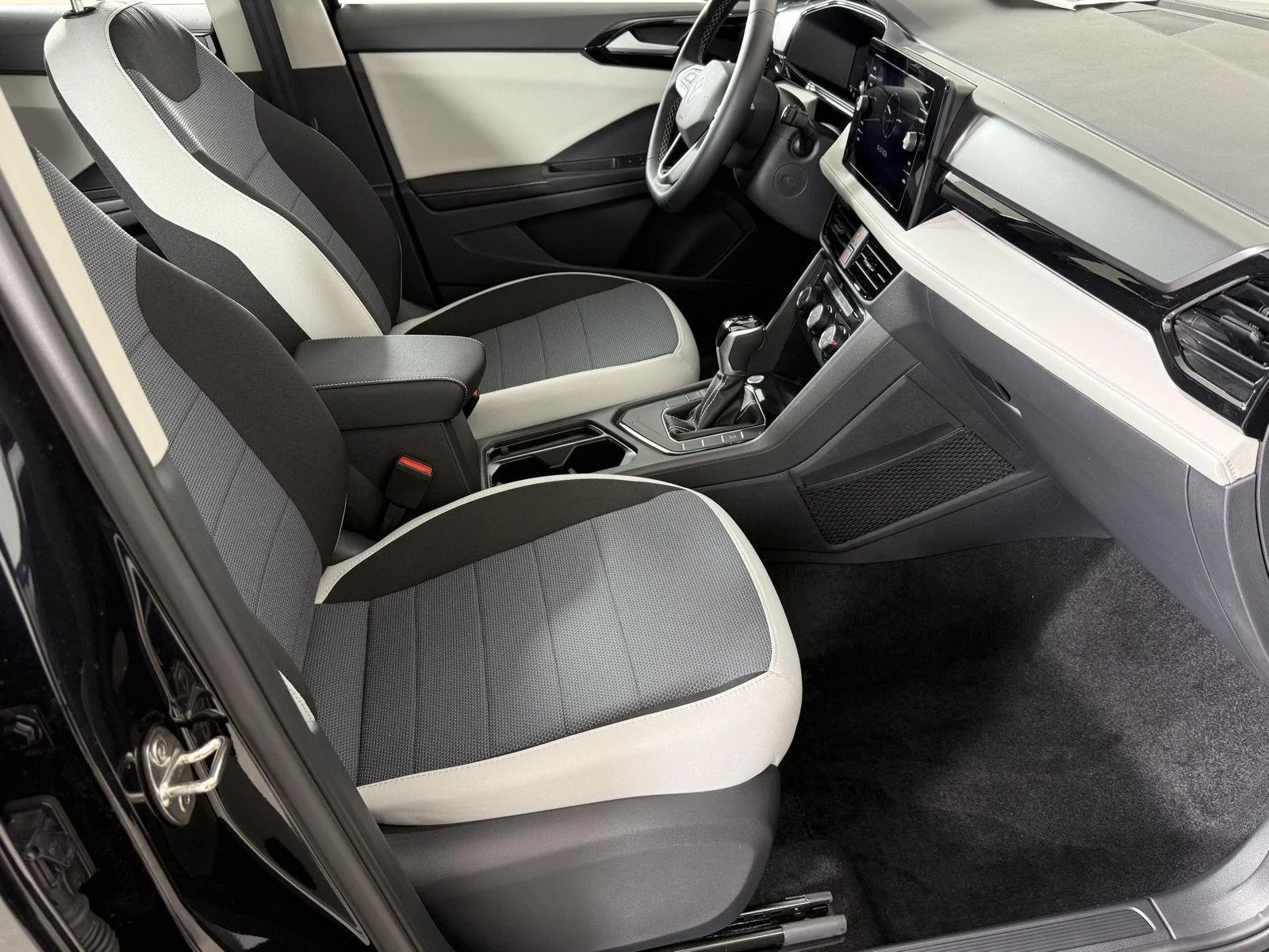 New 2027 Deep Black Pearl Volkswagen S image 15