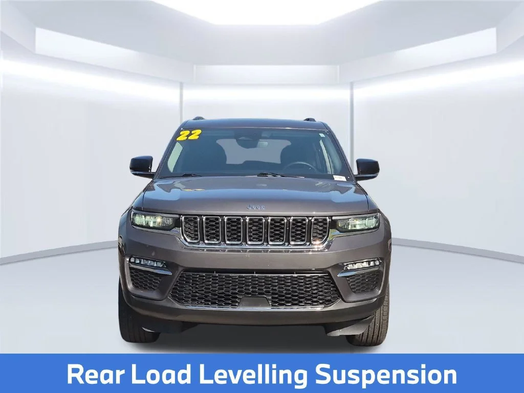 Used 2022  Jeep Limited image 11