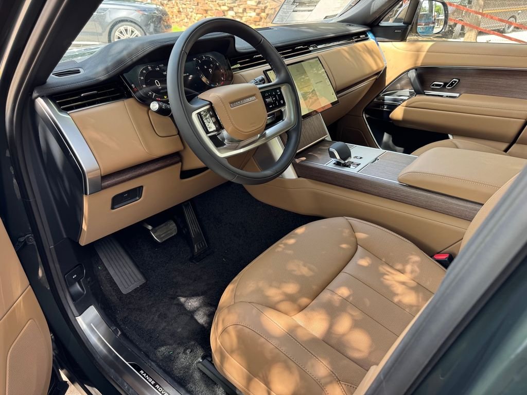 New 2026 Belgravia Green Metallic Land Rover SE image 8