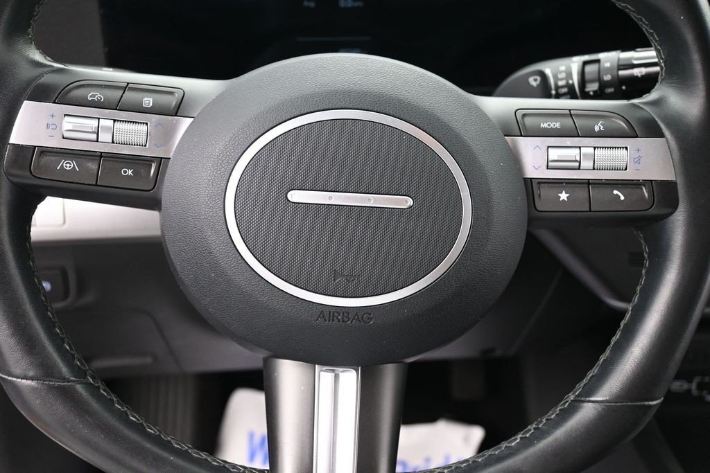 Used 2025 White Hyundai SEL AWD image 14