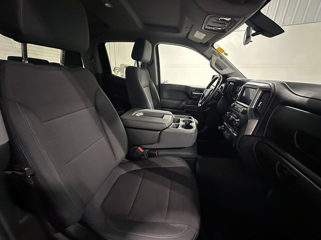 Used 2019 BLACK Chevrolet RST image 28
