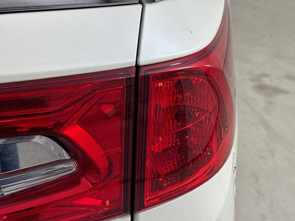 Certified Used 2018 White Honda EX-L image 36