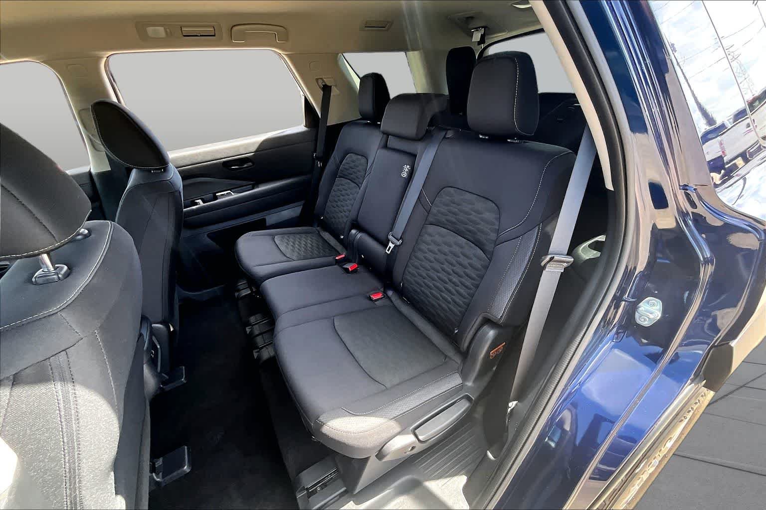 Used 2025 Deep Ocean Blue Pearl Nissan SV image 20