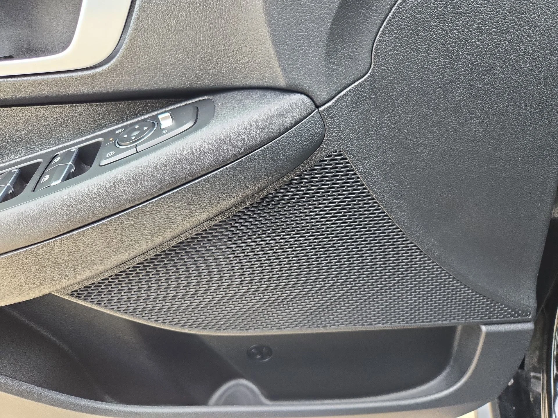 Used 2024 Onyx Black Hyundai SEL image 14