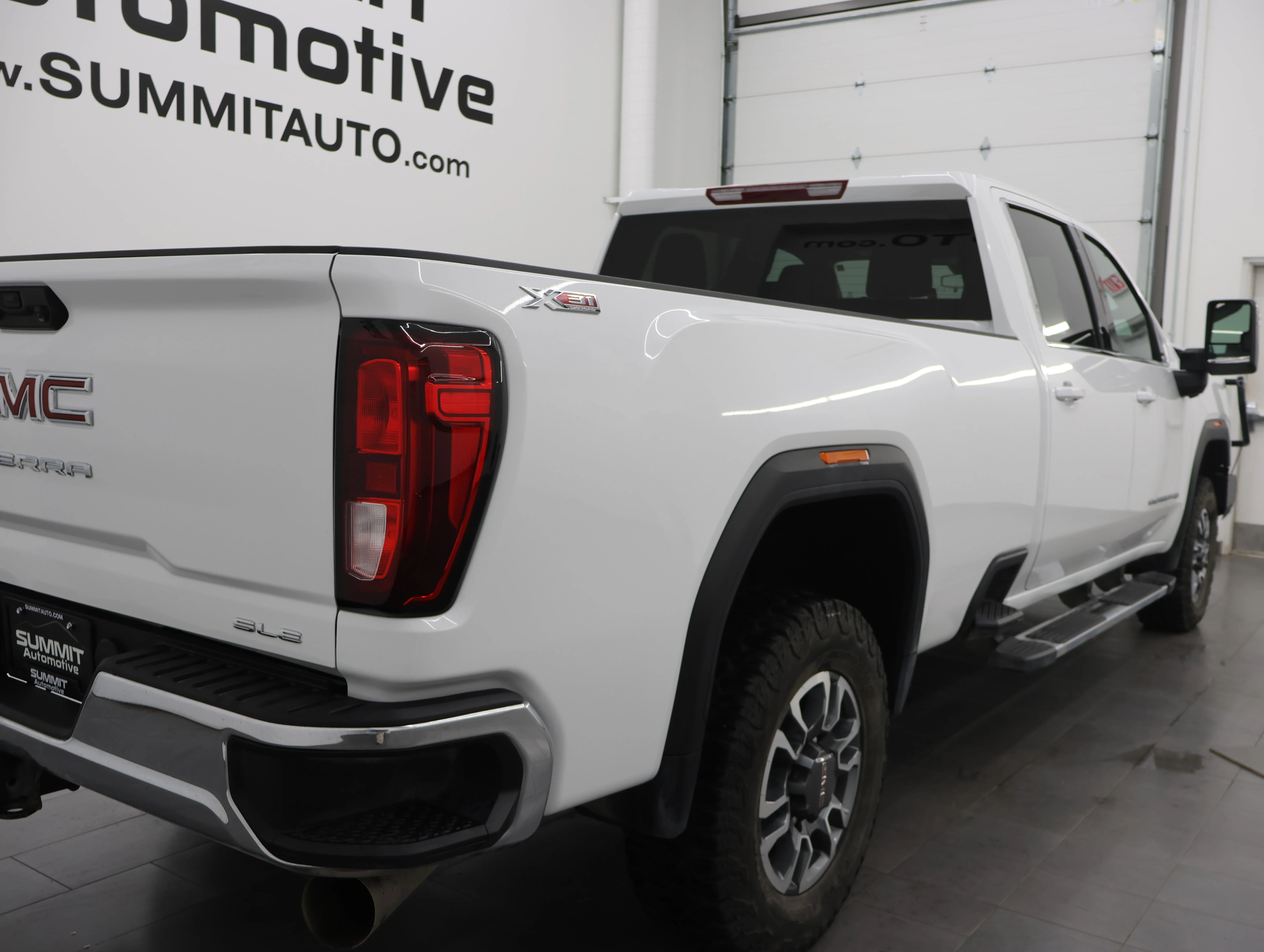 Used 2025 Summit White GMC SLE image 4