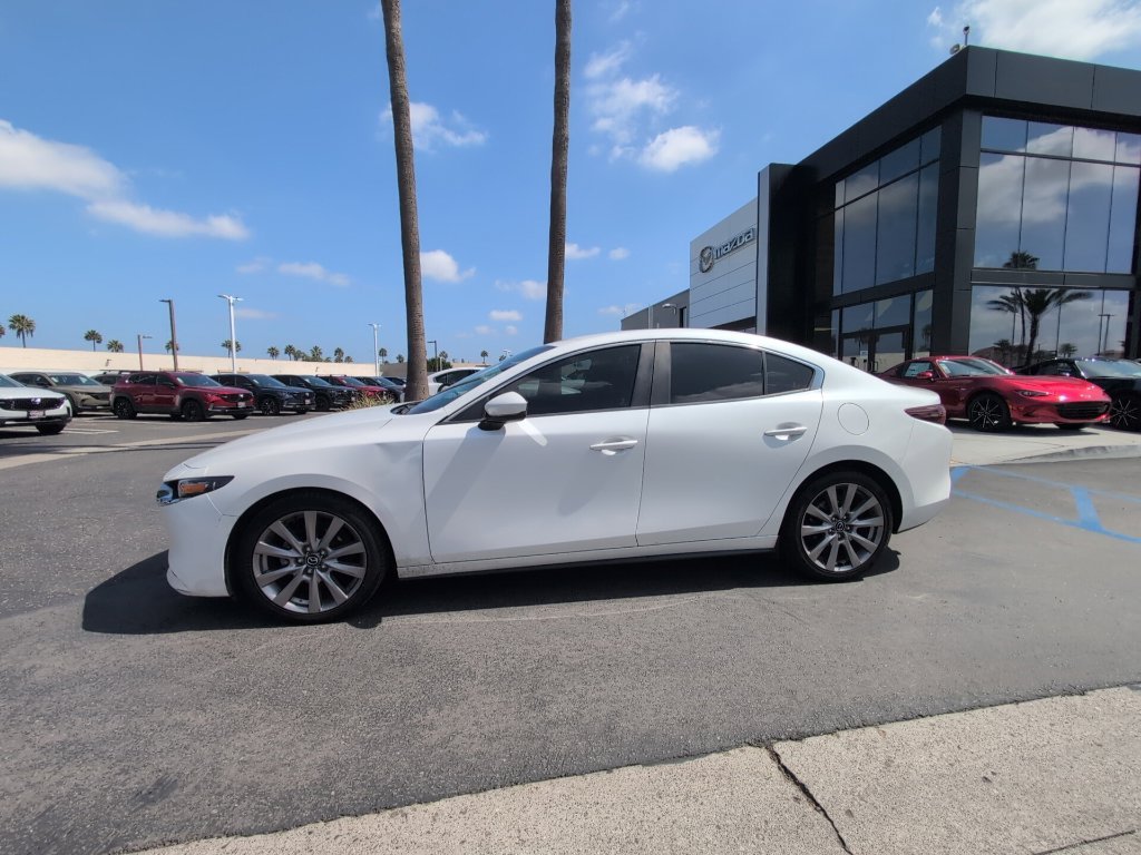 Used 2020 White Mazda Preferred image 7