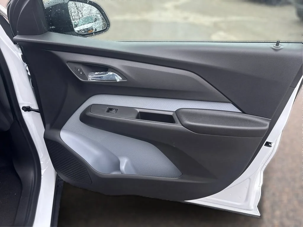 New 2027 Summit White Chevrolet LT image 46