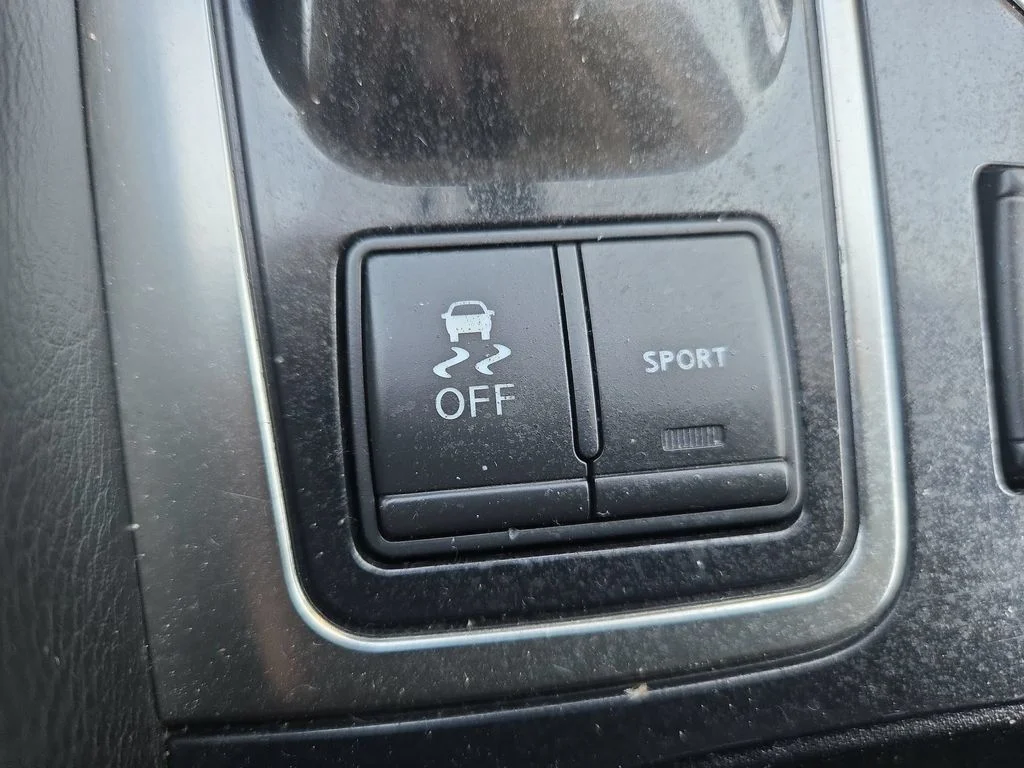 Used 2020 White Nissan 3.5 SL image 55