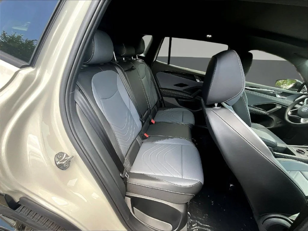 New 2026 Sandstone W/Deep Black Roof Volkswagen 2.0T SE R-Line Black image 12