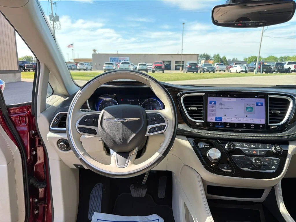 Used 2021 Red Chrysler Limited image 13