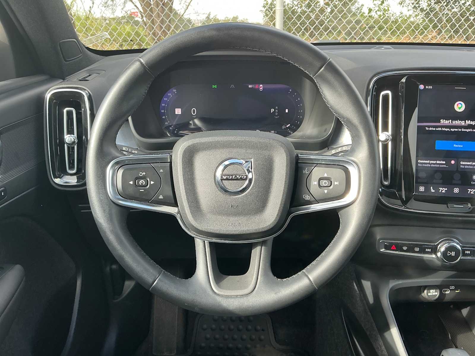 Used 2025 Onyx Black Metallic Volvo Core Bright Theme image 21