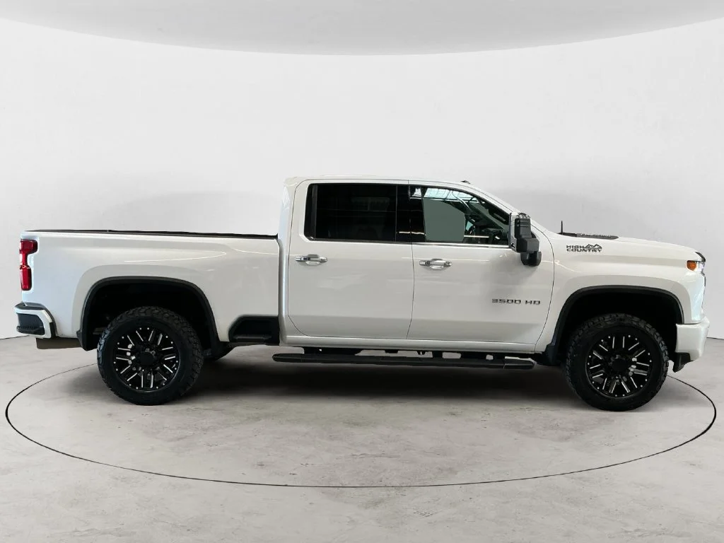 Used 2022 Iridescent Pearl Tricoat Chevrolet High Country image 7