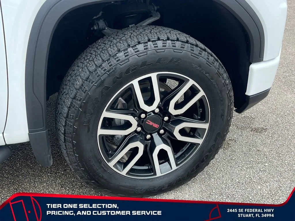 Used 2025 Summit White GMC AT4 image 21