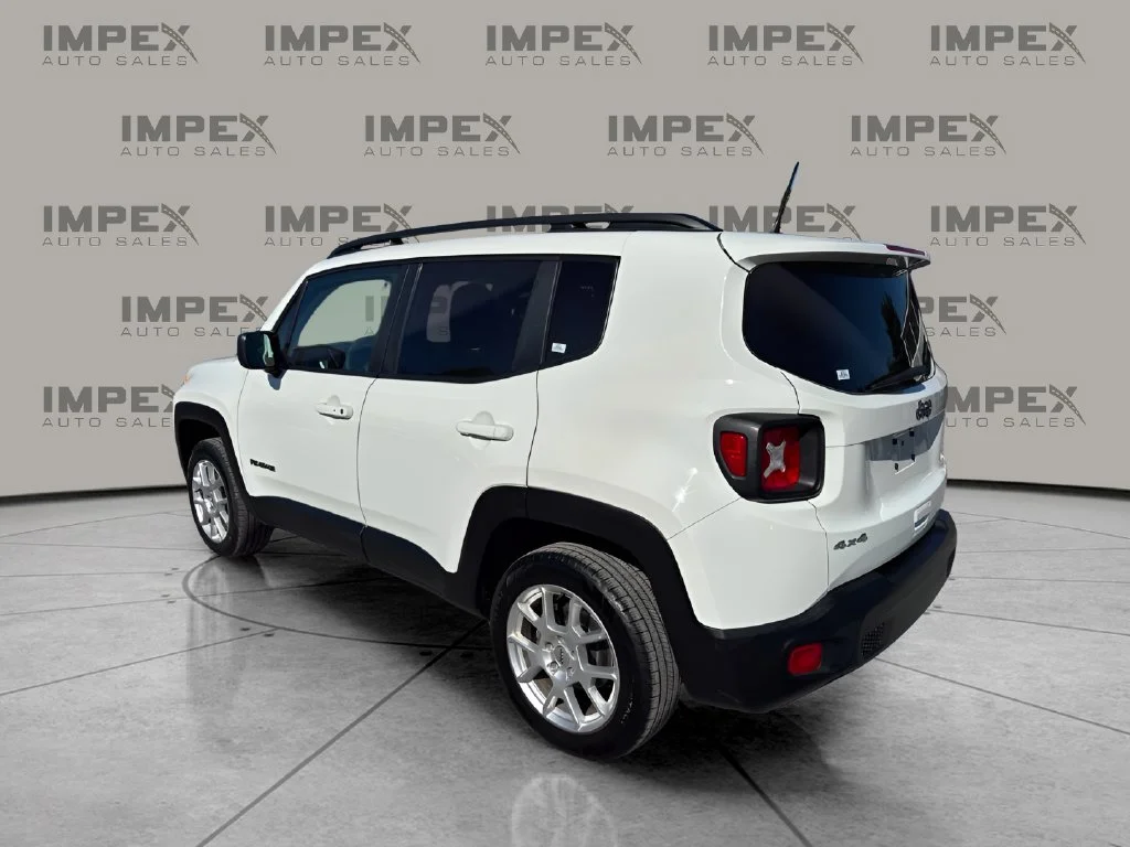 Used 2022 White Jeep Latitude image 3