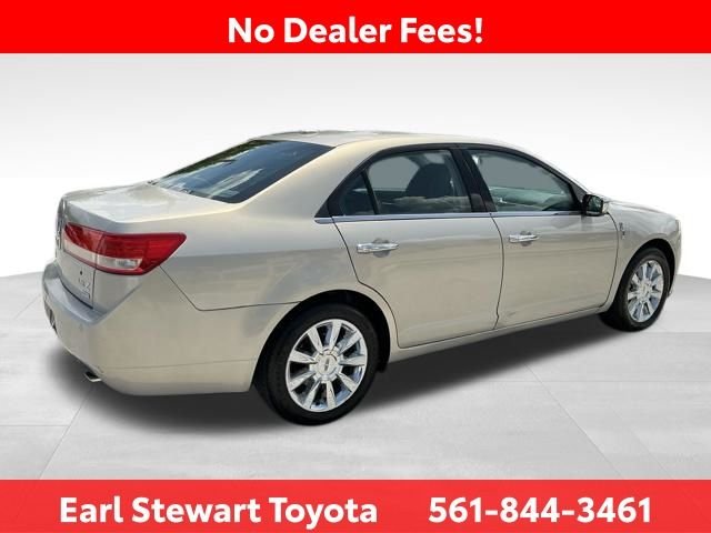 Used 2010  Lincoln Base image 4