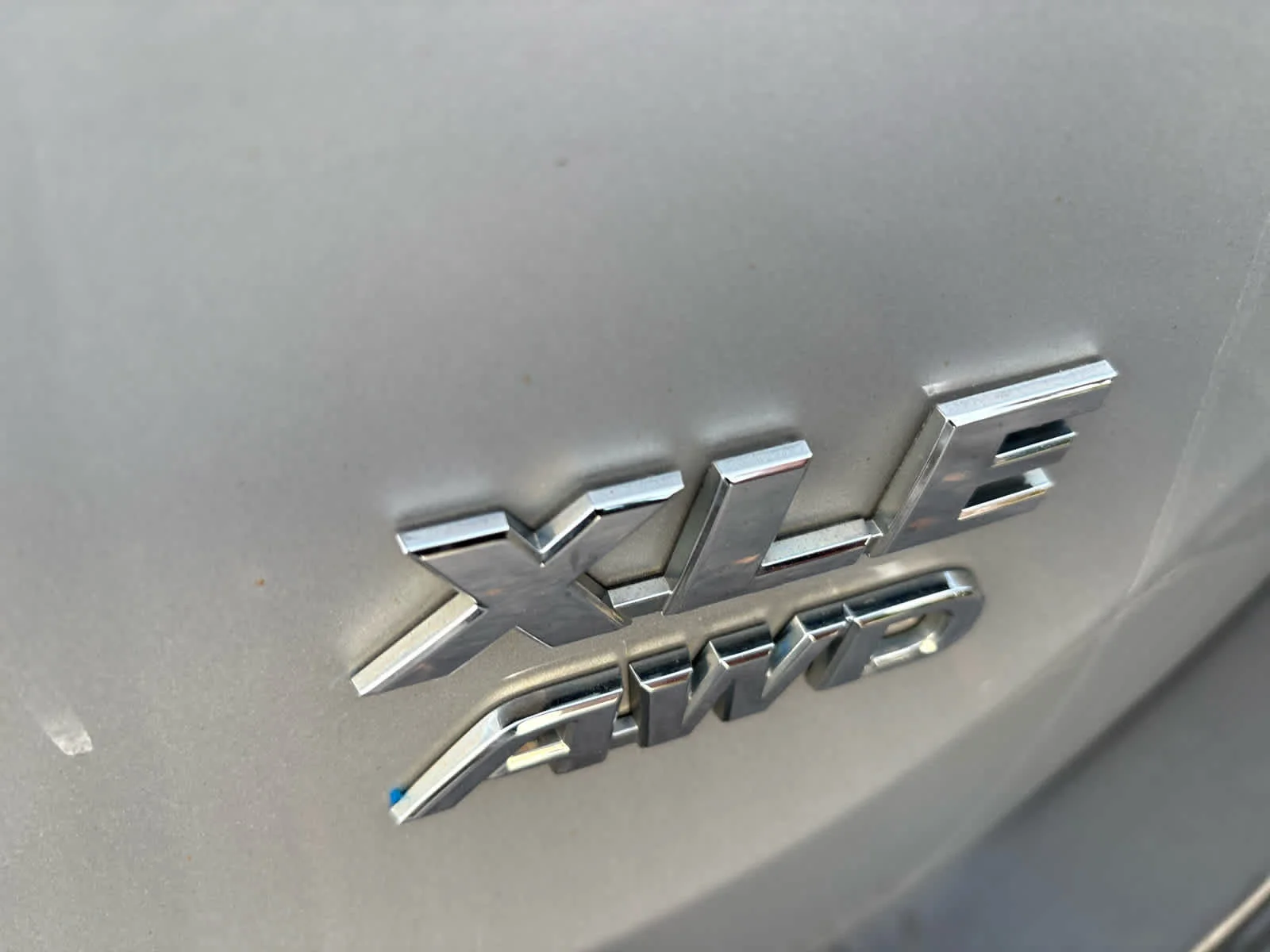 Used 2015 Classic Silver Metallic Toyota XLE image 21
