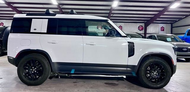Used 2020 White Land Rover SE image 2