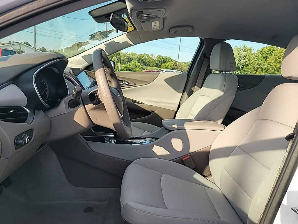 Used 2024 White Chevrolet LT image 7