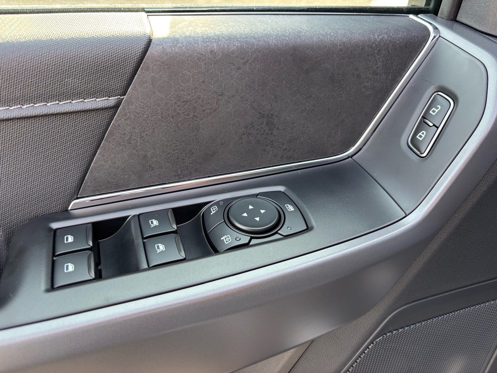 New 2026 Oxford White Ford XLT image 8