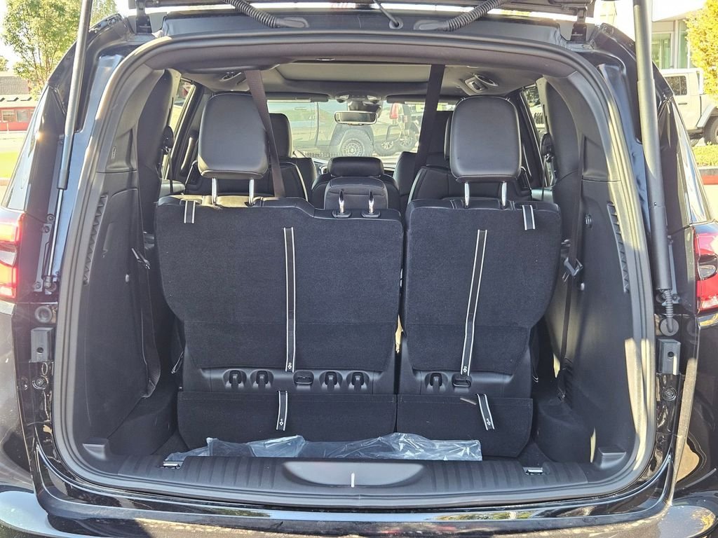 2026 Chrysler Pacifica Select - Photo 10
