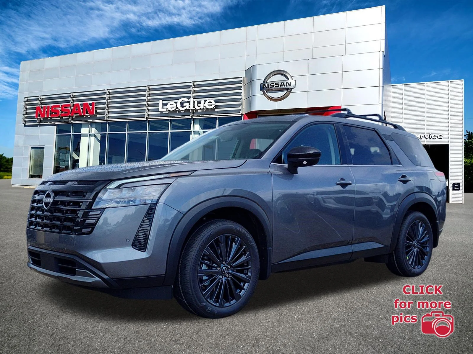 2026 Nissan Pathfinder SL