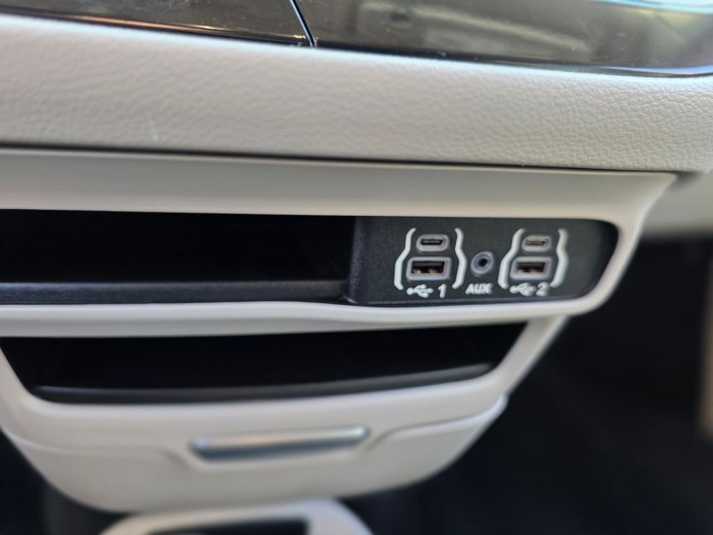 2023 Chrysler Pacifica Touring L - Photo 34