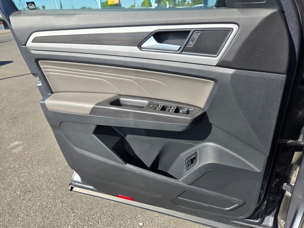 Used 2022 Gray Volkswagen 3.6L V6 SE w/Technology image 13
