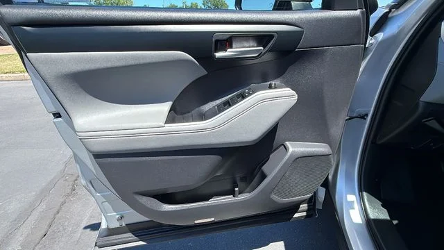 Used 2021 Silver Toyota XLE image 20