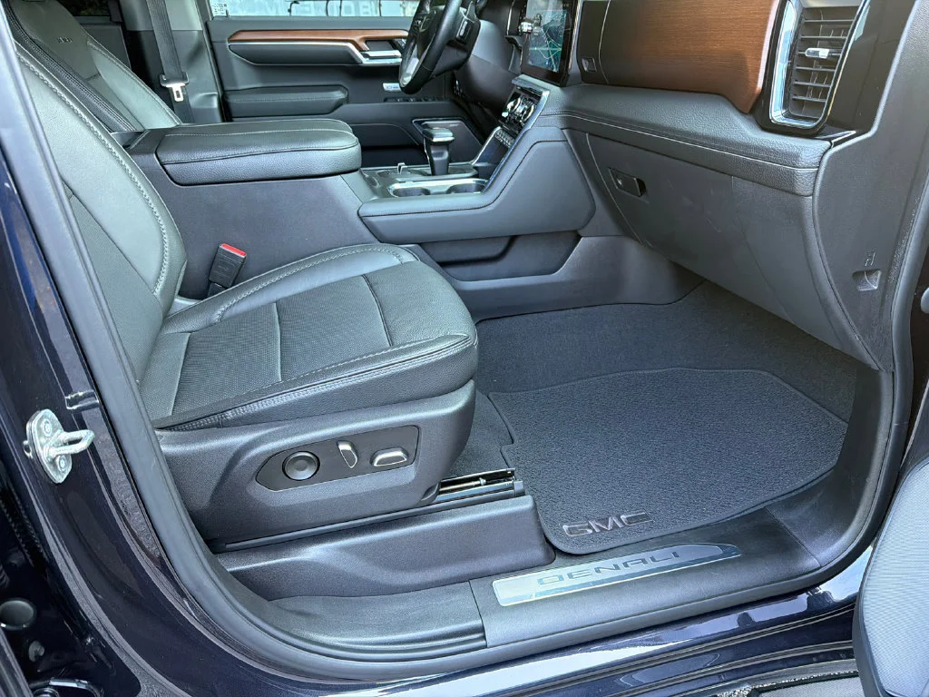 Used 2023 Silver GMC Denali image 13