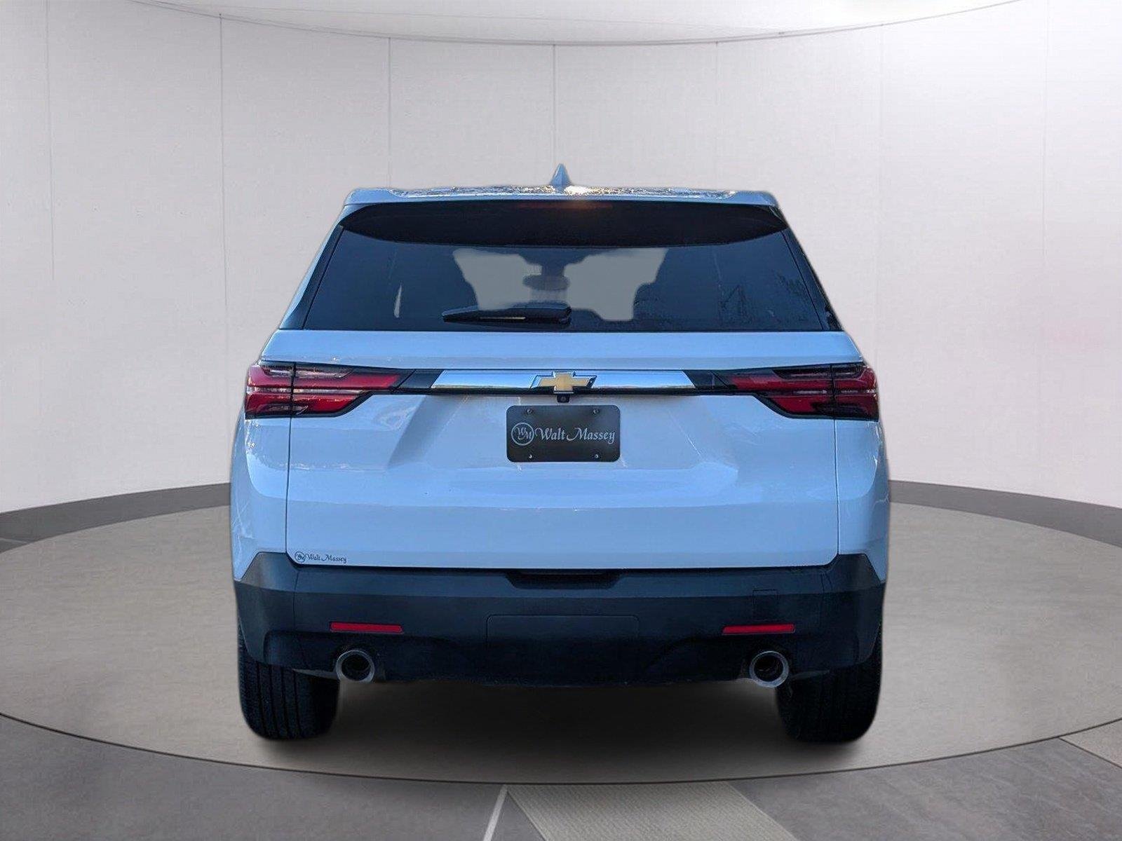 Used 2022 SUMMIT WHITE Chevrolet LS image 4