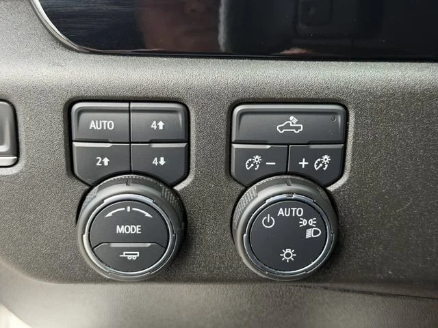 Used 2022 SUMMIT WHITE Chevrolet LT image 25