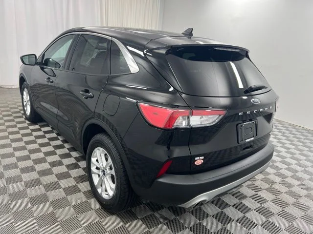 Used 2022 Black Ford SE image 6