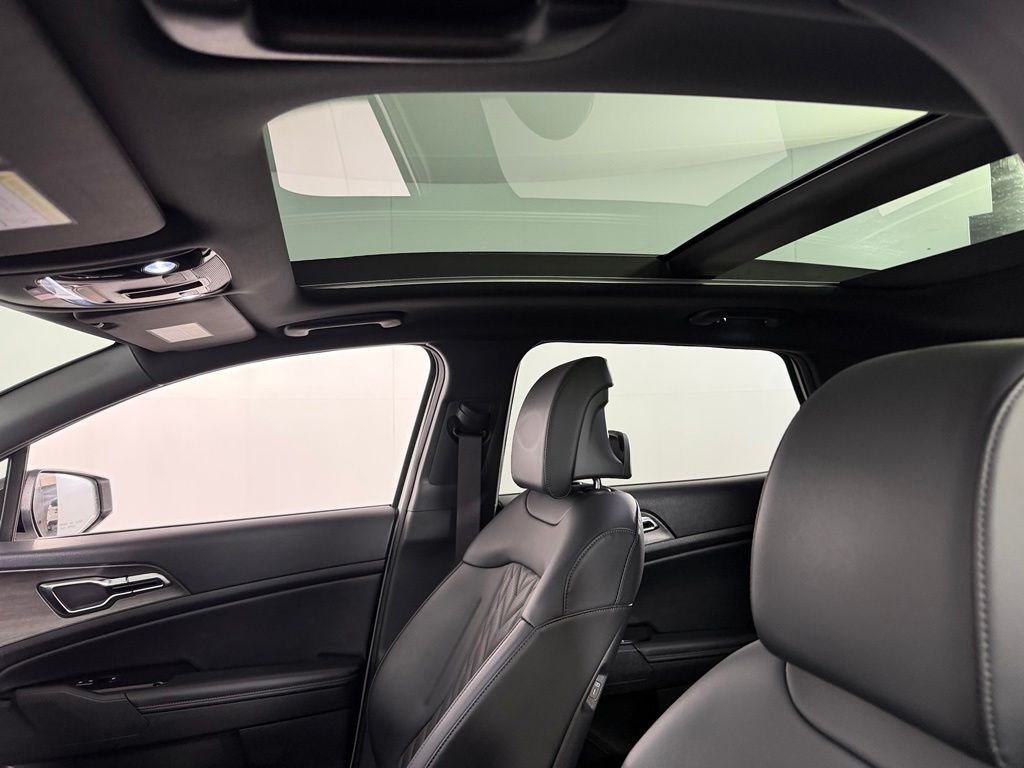 Used 2023 Snow White Pearl Kia X-Line Prestige image 25