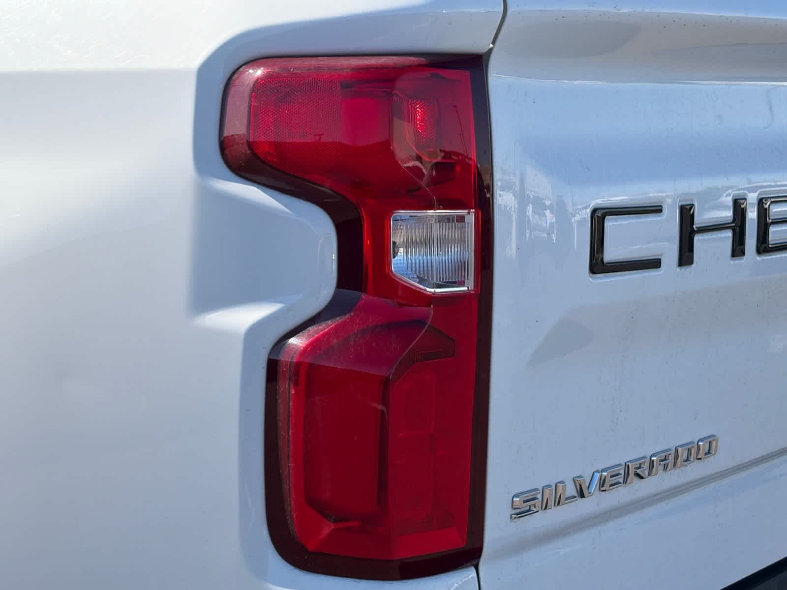 Used 2021 White Chevrolet Custom image 18
