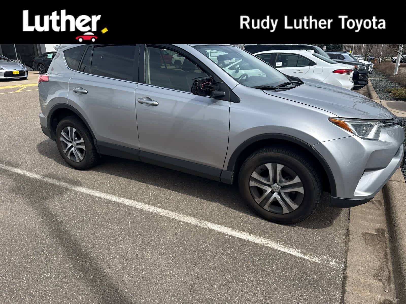 2018 Toyota RAV4 LE AWD's photo