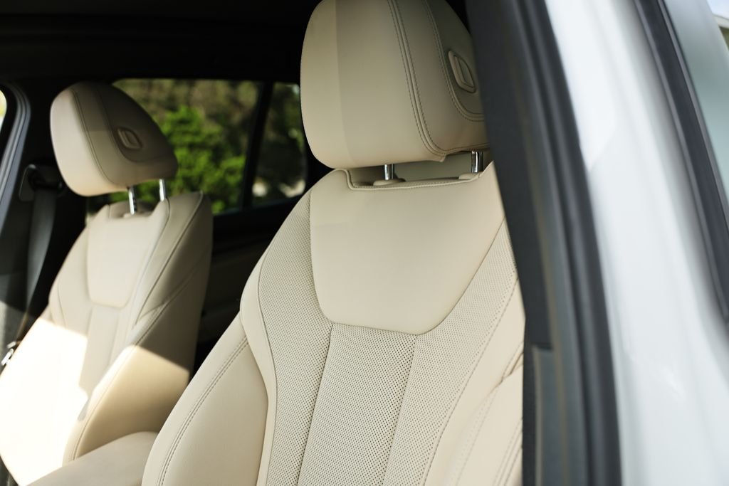 Used 2024 Mineral White Metallic BMW sDrive30i image 20
