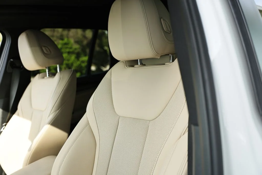 Used 2024 Mineral White Metallic BMW sDrive30i image 20