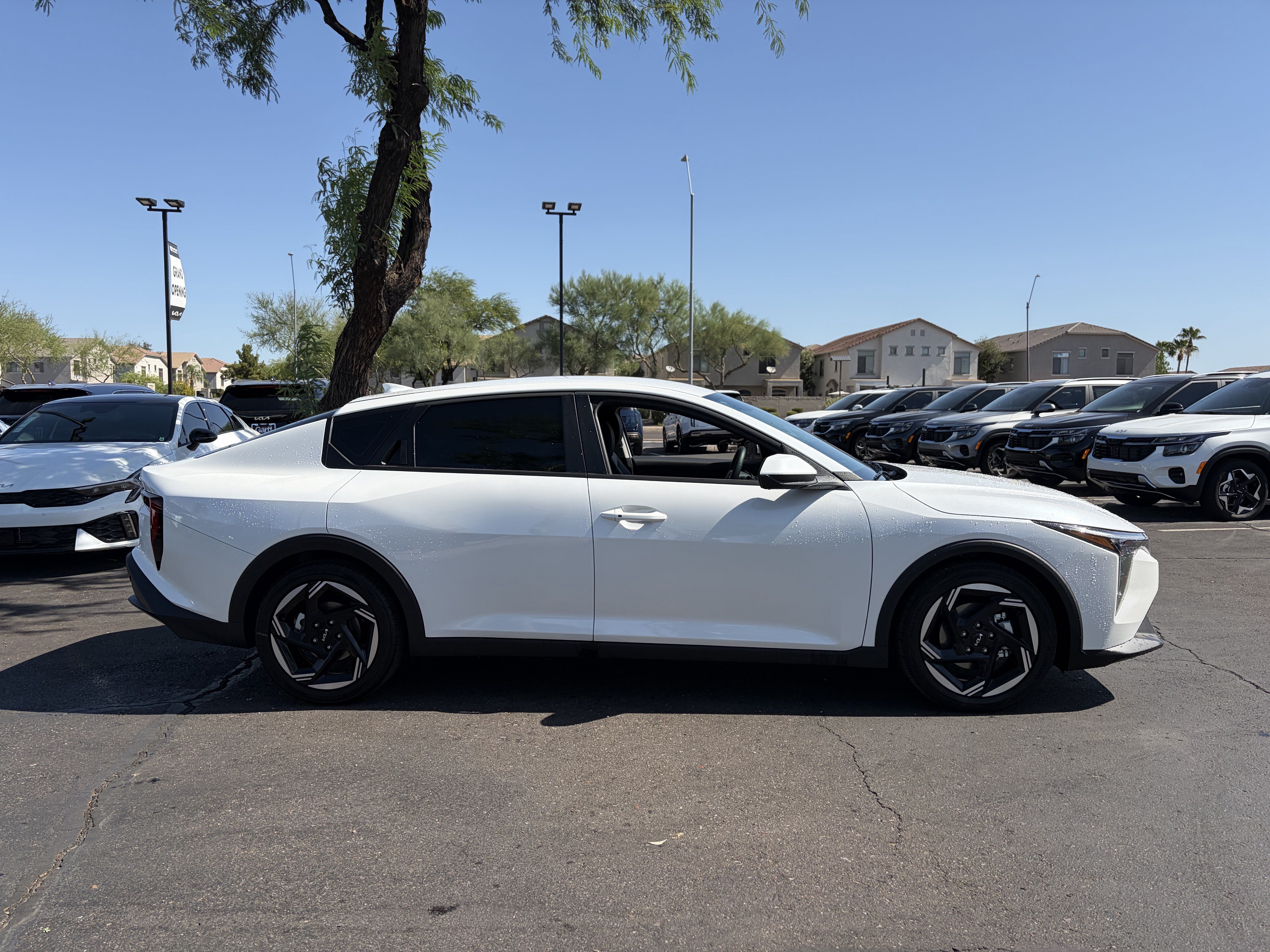 New 2026 Snow White Pearl Kia EX image 2