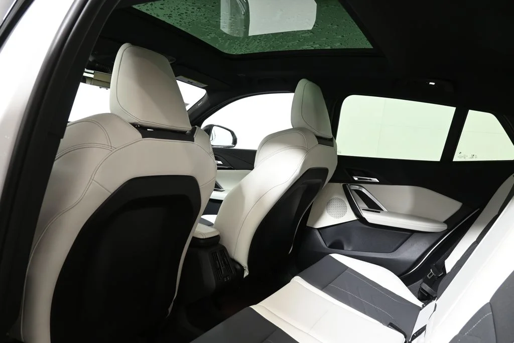 Used 2026 White BMW xDrive28i image 32