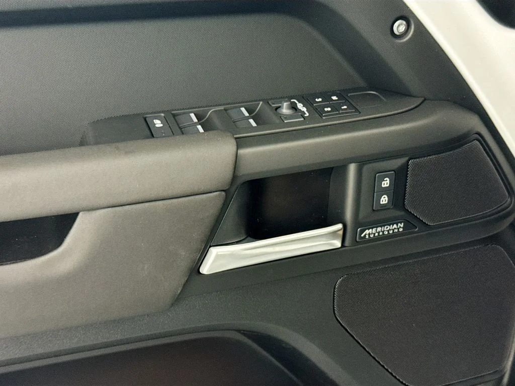 New 2026 Fuji White Land Rover X-Dynamic SE image 18