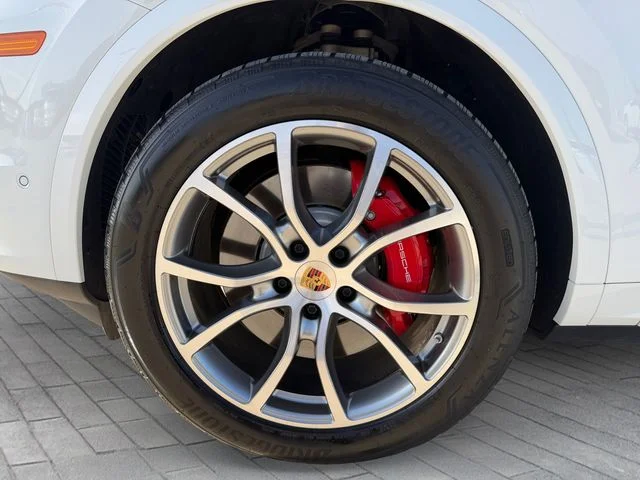 Used 2024  Porsche S image 9