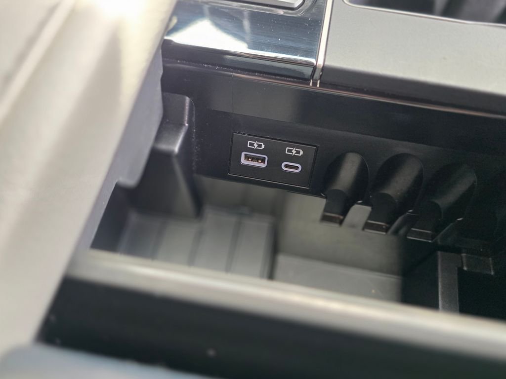 2025 Toyota Tundra Limited - Photo 35