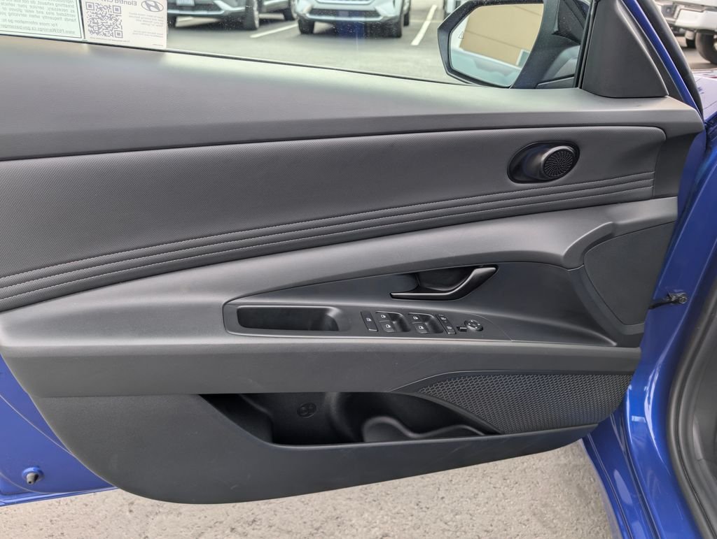 2025 Hyundai Elantra Blue - Photo 18
