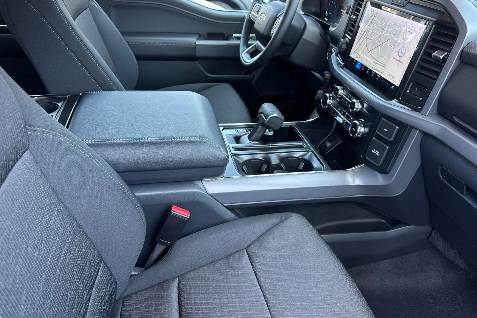 New 2026 Oxford White Ford XLT image 14