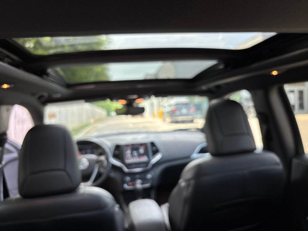 Certified Used 2021 White Jeep Latitude Lux image 35