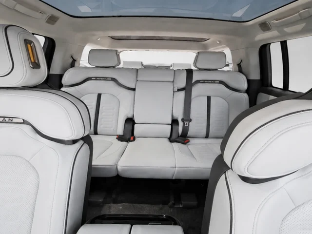 Used 2024  Rivian Adventure image 17